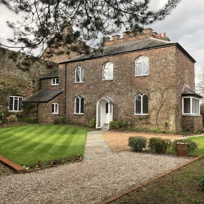 Farmhouse cottage in castle grounds in Devon
