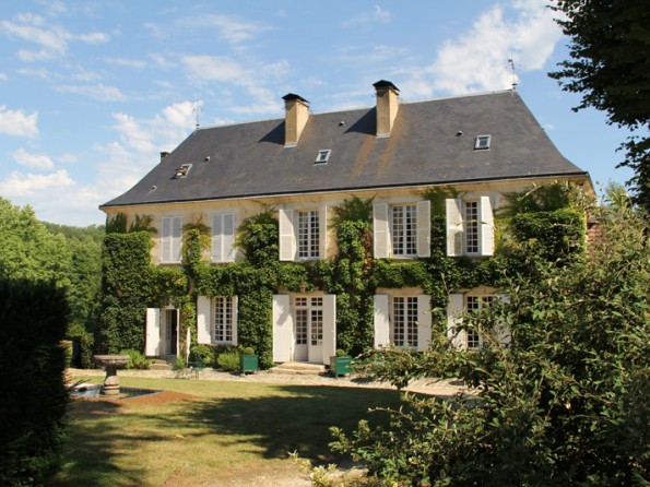 8 Bedroom Manor House With Pool Tennis Court In France