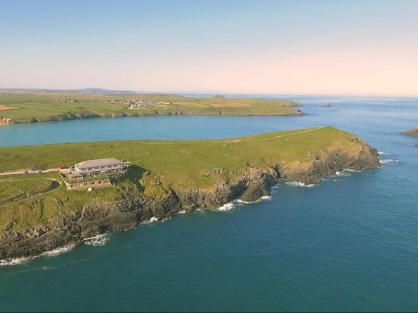 Cliffside hotel and restaurant near Newquay