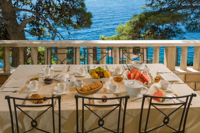 Breakfast at villa Rosemarine