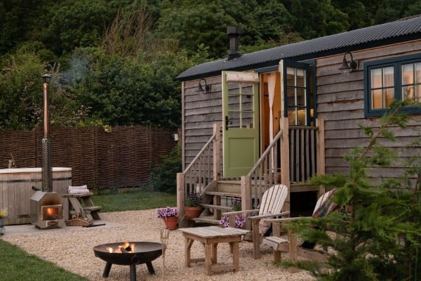 Romantic Collie Shepherd Hut in Somerset
