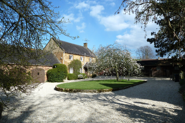 Courtyard cottage in the Cotswolds